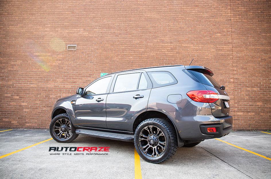 FORD EVEREST VAPOR BLACK MACHINED WITH DARK TINT